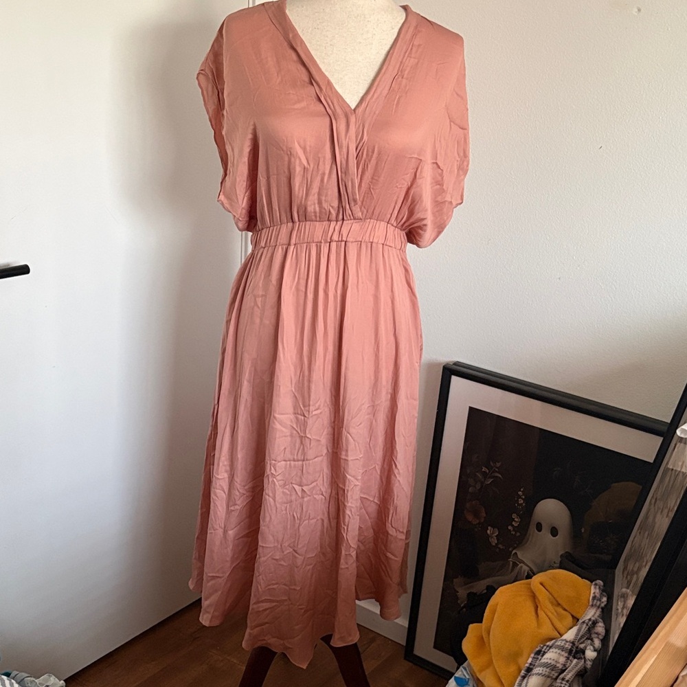 V-Neck Elastic-Waist Midi Dress in Dusty Rose